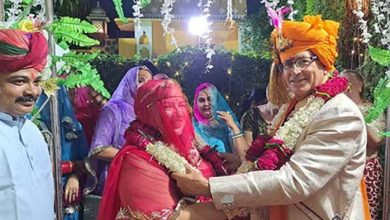 Photo of स्पेनिश कपल ने घाघरा-चोली पहन हिंदू रीति-रिवाज से रचाई शादी, भायी ‘धोरों की धरती’